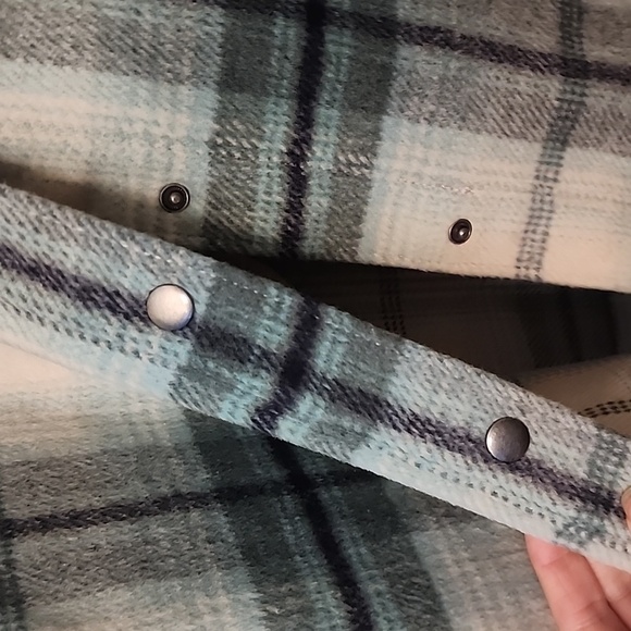 Old Navy Transitional Plaid Utility Shacket - Picture 9 of 14